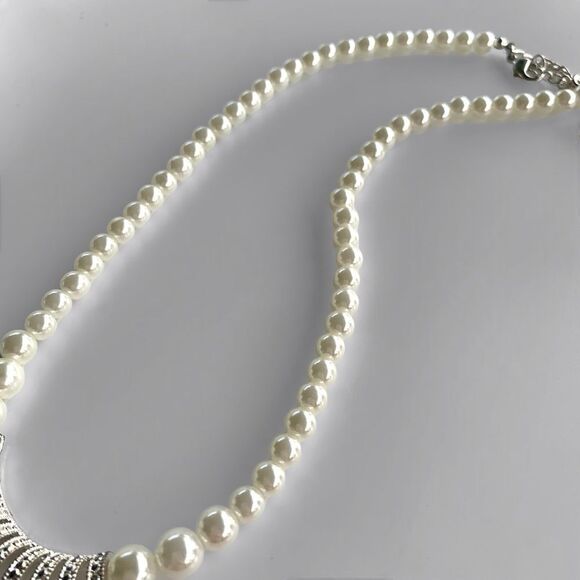 Vintage SAQ Faux Pearl Silver Necklace - Picture 3 of 4
